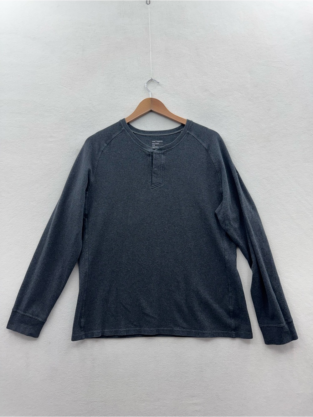 Arc'teryx Mens Large Gray Henley Long Sleeve Pullover